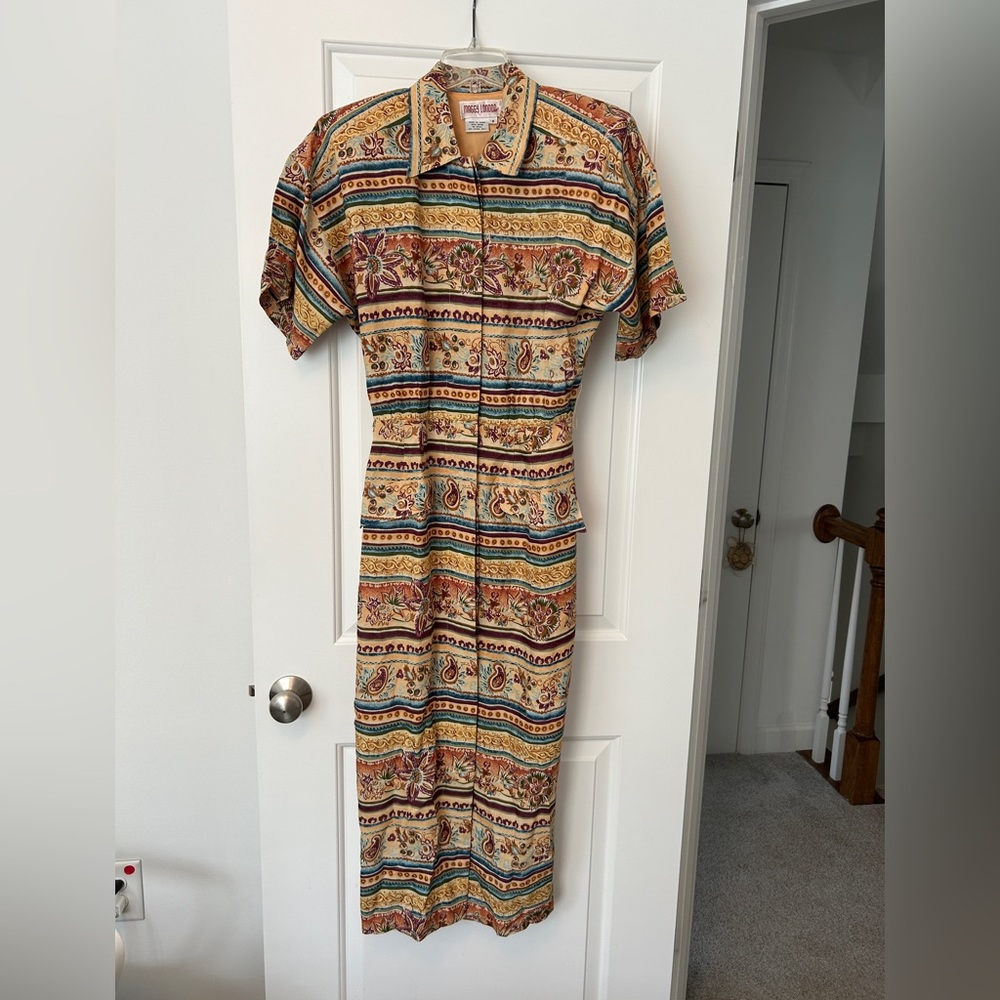 Wild floral patterned 90s Maggy London maxi dress